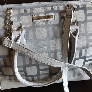 Nine West pocket book with removable strap